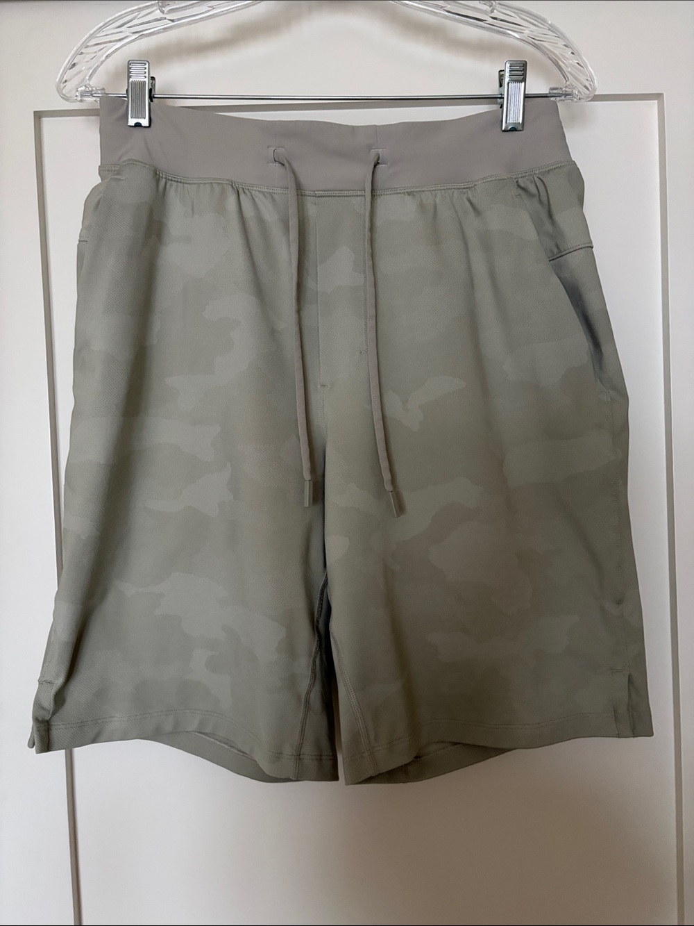 lululemon athletica Men's Light olive/khaki Camo Drawstring Athletic Shorts